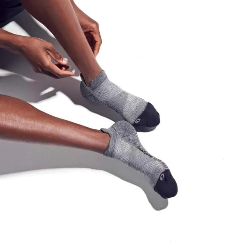 Feetures Elite Cushion No-Show Tab Grey Socks